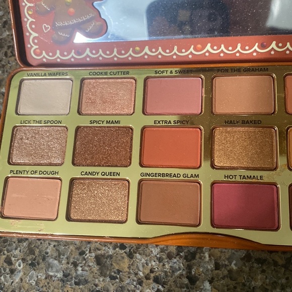 Too faced extra spicy gingerbread palette - Picture 3 of 4